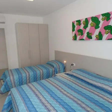 Contemporary Flat In With Pool דירה ביביונה