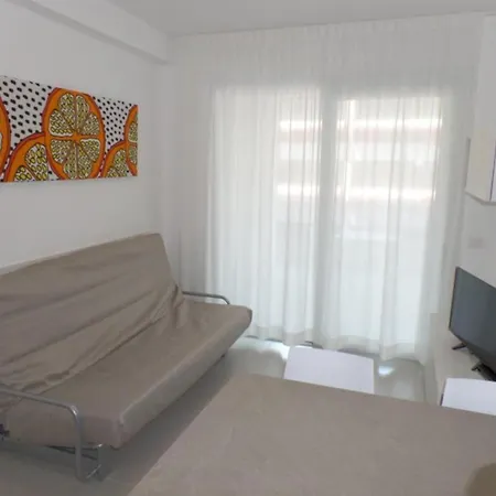 Contemporary Flat In With Pool * ביביונה