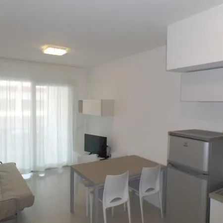 Contemporary Flat In With Pool * ביביונה