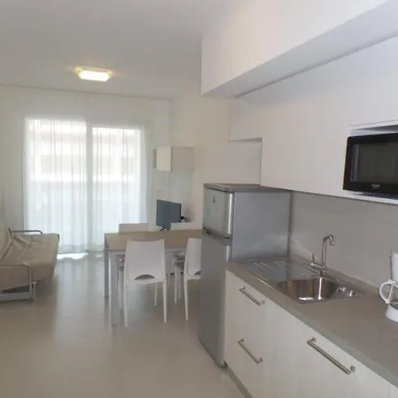 דירה Contemporary Flat In With Pool ביביונה